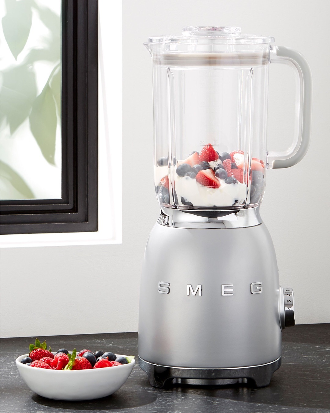SMEG ブレンダー　ホワイト SMEG White Retro Blender + Reviews | Crate & Barrel