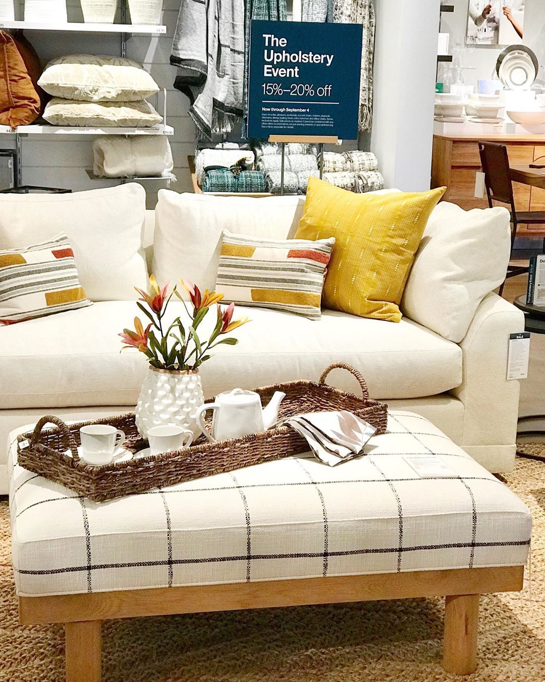 Crate & Barrel Cayden Pouf クッション Crate & Barrel Cayden Pouf クッション